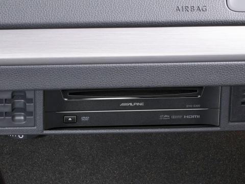 DVD-Player-DVE-5300G-for-Volkswagen-Golf7-installed-original-CD-1200x900